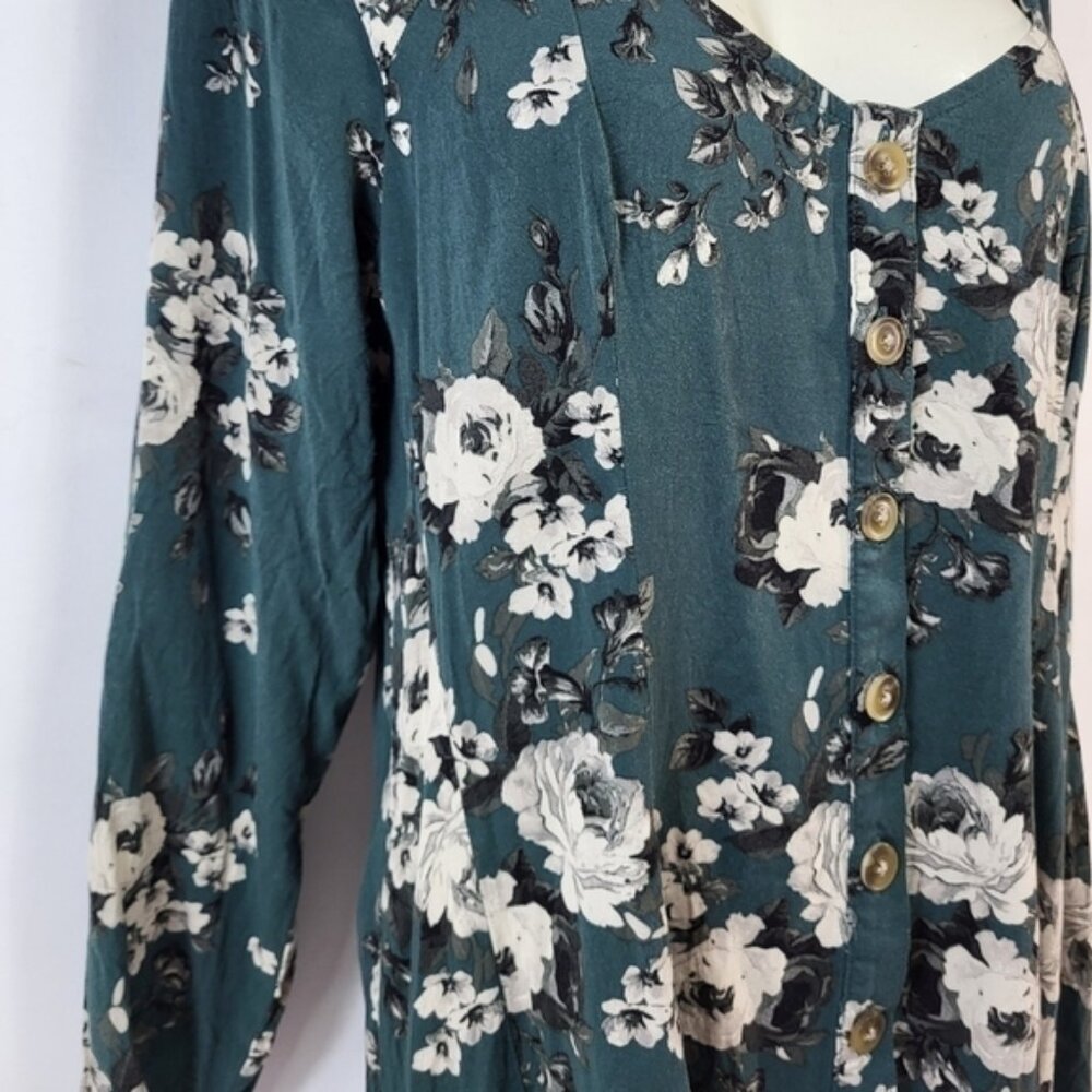 Torrid Green Floral Button Blouse - Picture 3 of 9